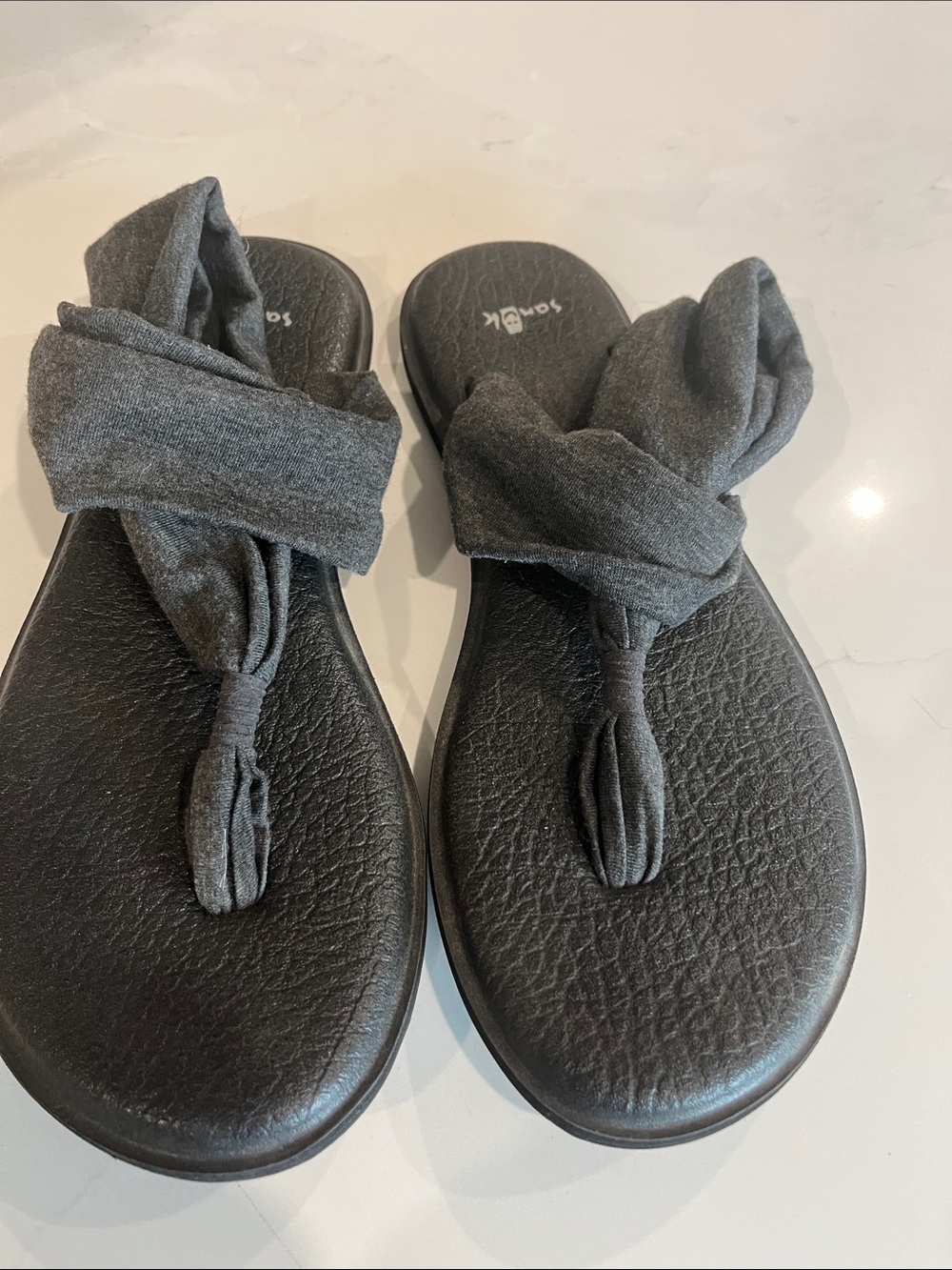 Sanuk Charcoal Fabric Twist Toe-Loop Sandals